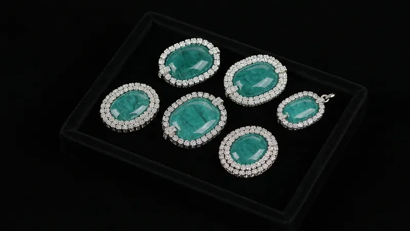 Bague émeraude et sertissage : options et avantages