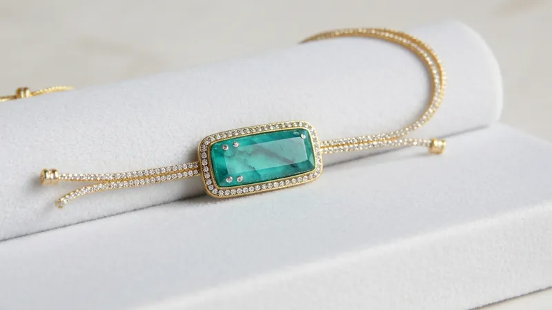 Bague émeraude pour fiançailles : un engagement précieux